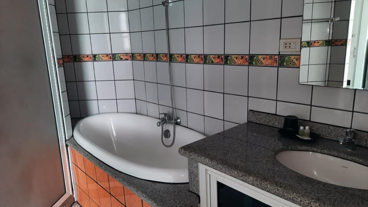 Swiss Food Restaurant And Room For Rent Pattaja Kültér fotó
